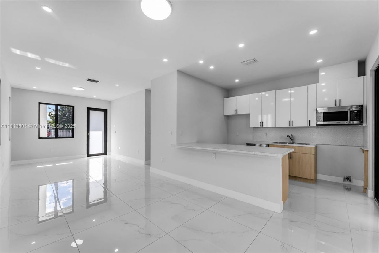 12393 SW 220th St, Miami, FL 33170 Photo