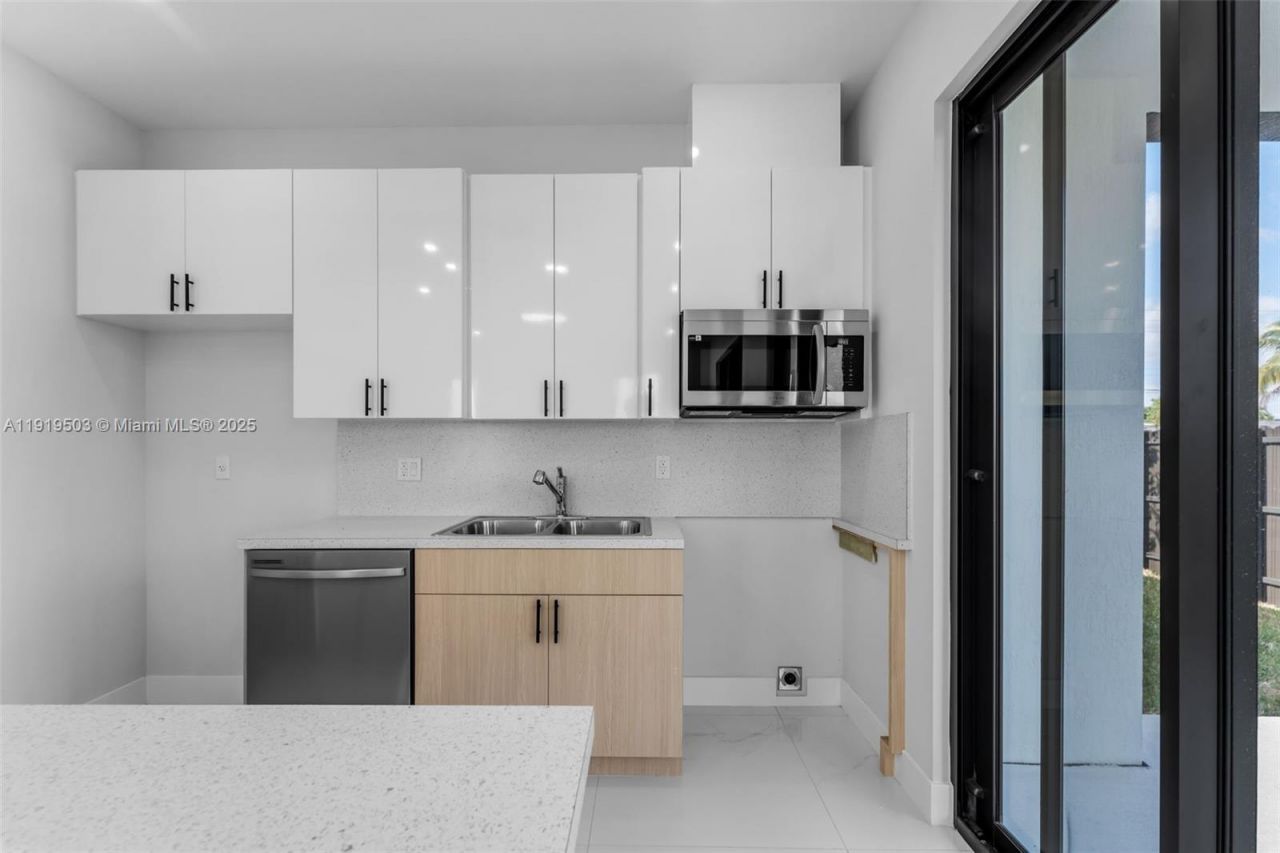 12393 SW 220th St, Miami, FL 33170 Photo