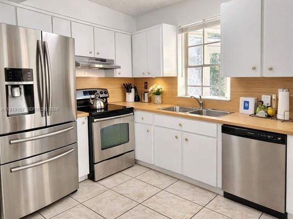 6100 NW 15th St, Sunrise, FL 33313