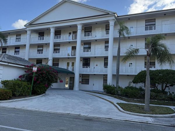 3710 Whitehall Drive, Unit 401, West Palm Beach, FL 33401