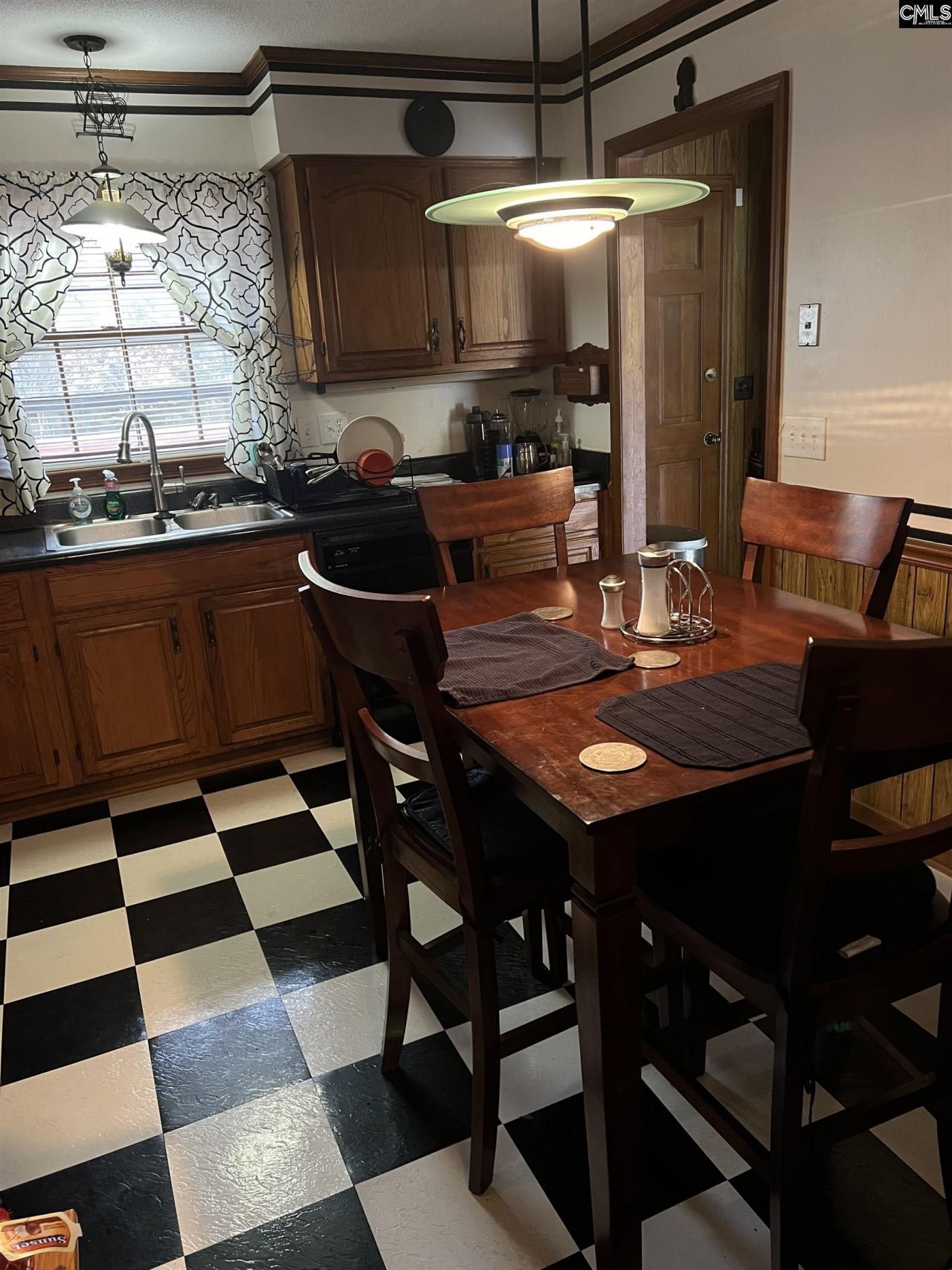 413 Richards Street Photo 11