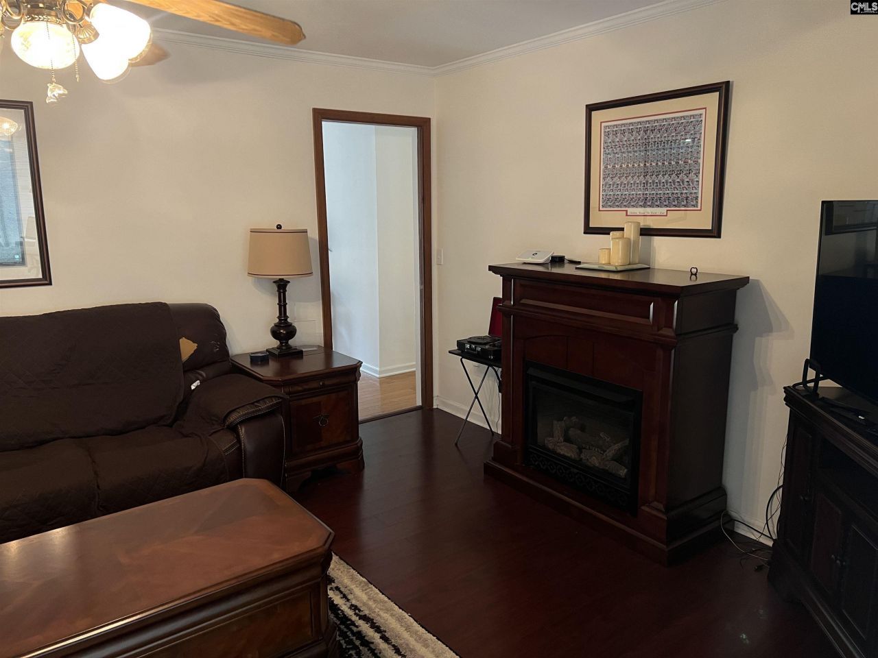 413 Richards Street Photo 4