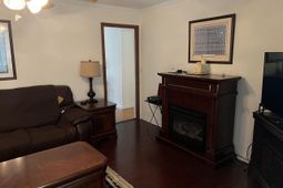 413 Richards Street photo 4