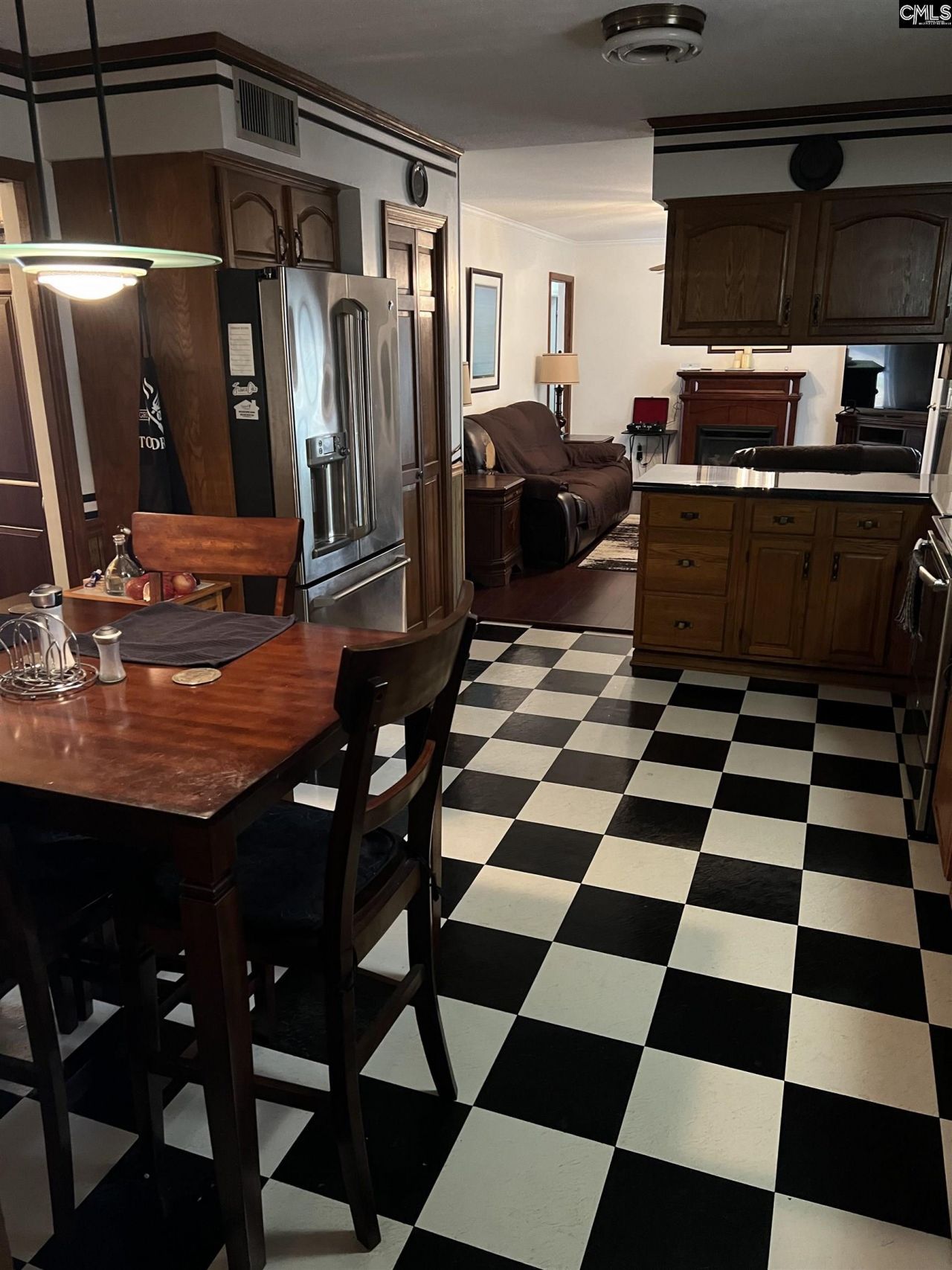 413 Richards Street Photo 9