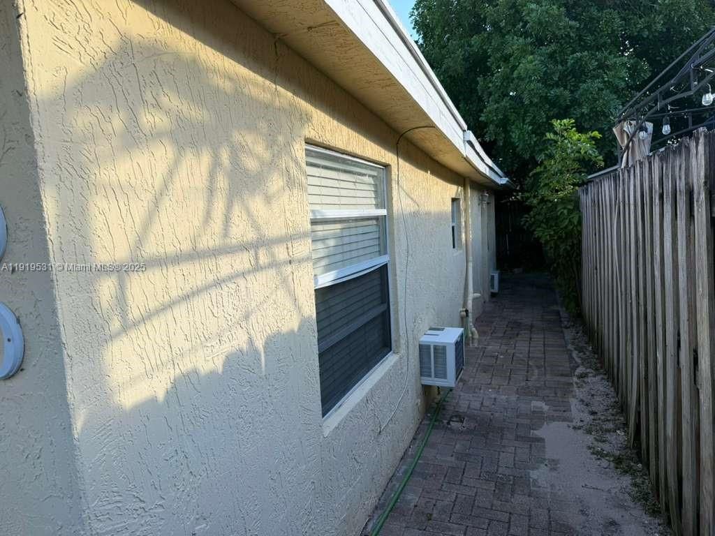 390 NE 30th St, Pompano Beach, FL 33064 Photo