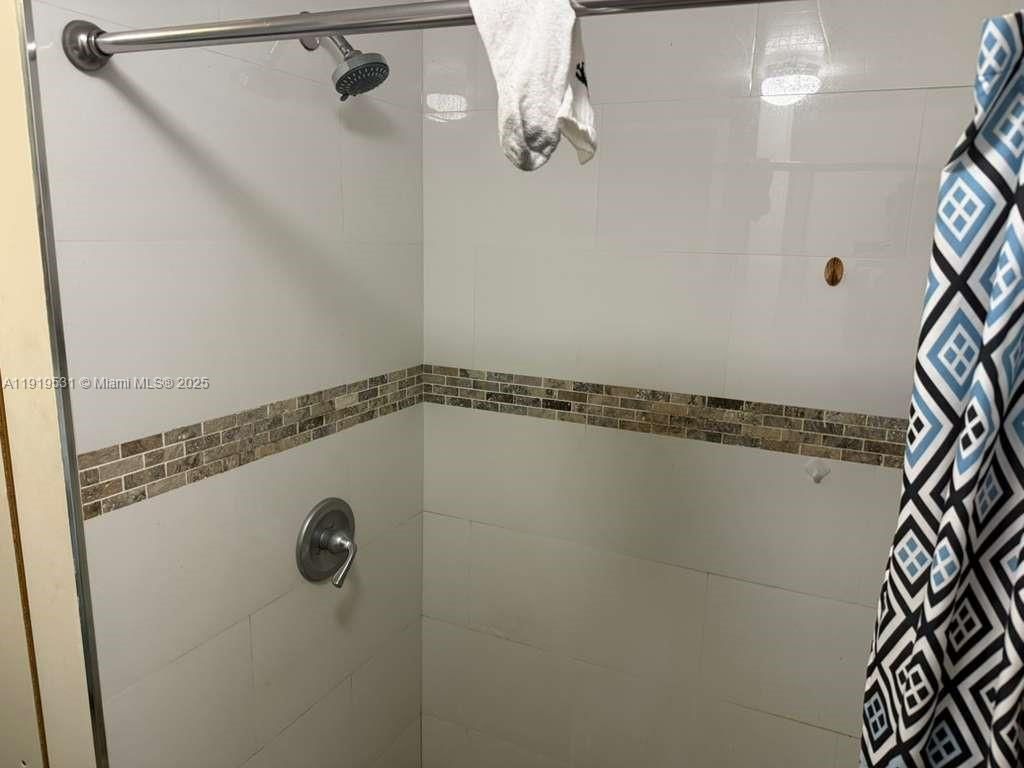 390 NE 30th St, Pompano Beach, FL 33064 Photo