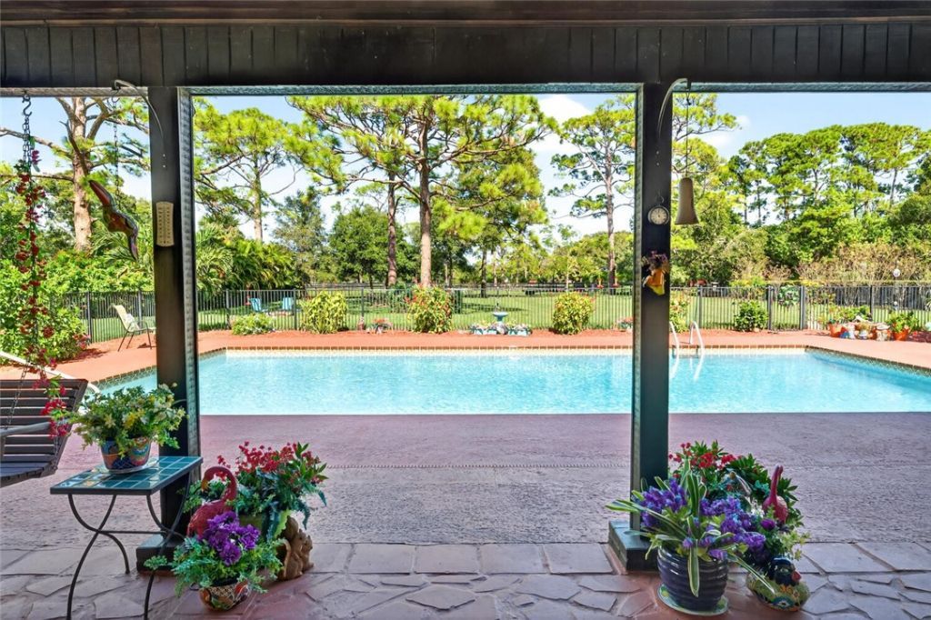 2406 1st Place, Vero Beach, FL 32962 Photo