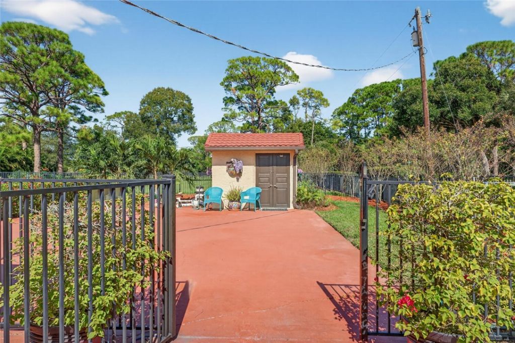 2406 1st Place, Vero Beach, FL 32962 Photo