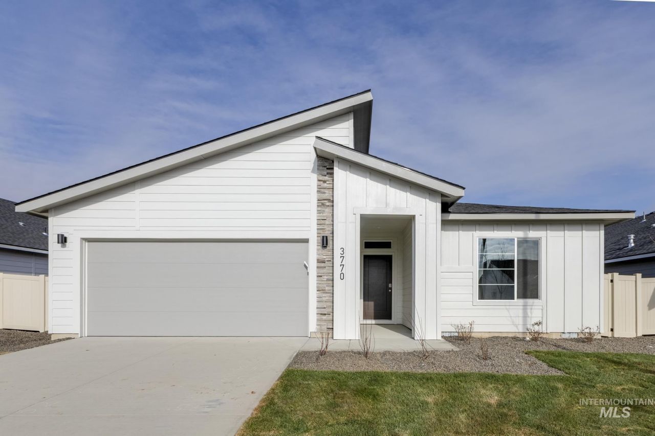3770 E Syracuse St, Nampa, ID 83686 Main Photo