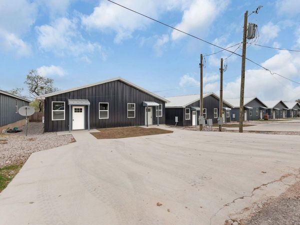 870 & 872 Waco ST, Kingsland, TX 78639