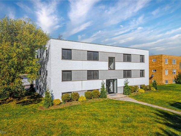 21044 Southbend Circle, Unit 4, Rocky River, OH 44116