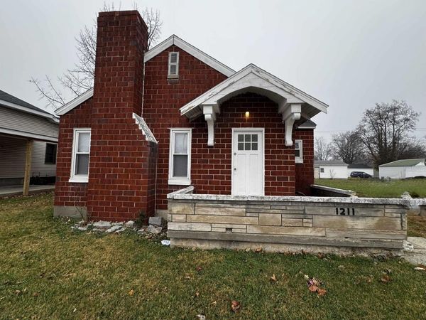 1211 & 1209 W Main Street, Mitchell, IN 47446