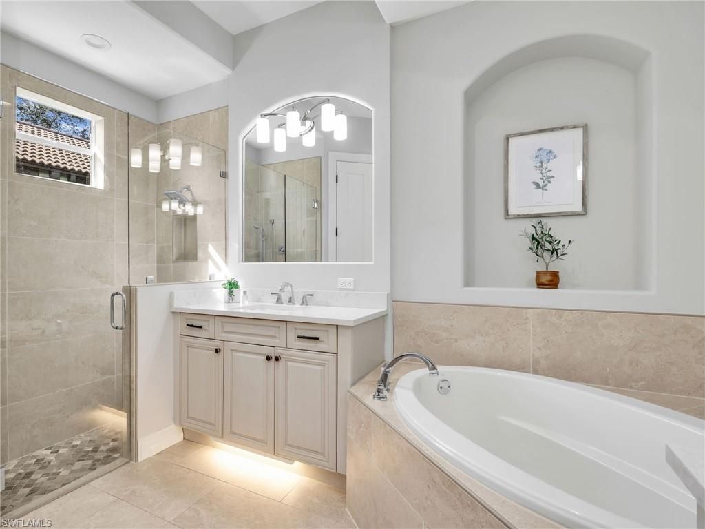 7864 Valencia Ct, Naples, FL 34113 Photo