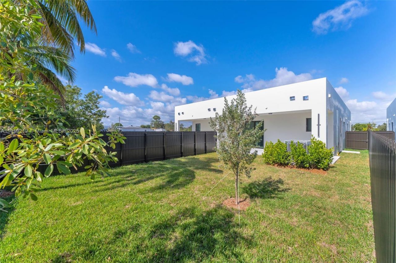 12350 SW 219 Street, Miami, FL 33170 Photo