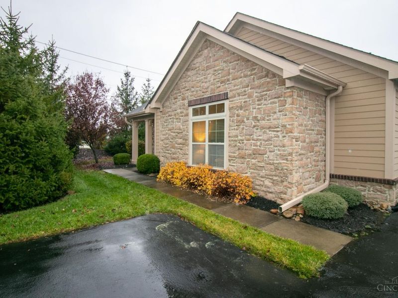 9107 Park Place Circle, West Chester, OH 45069 Photo 2