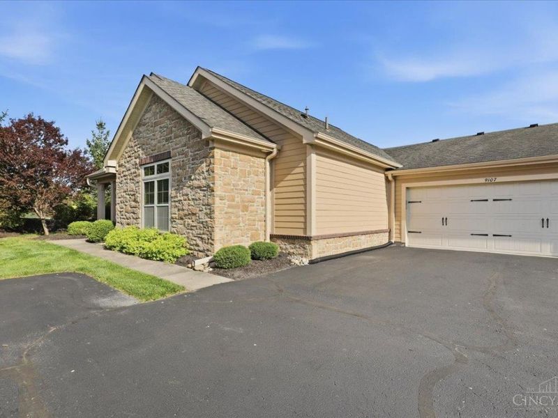 9107 Park Place Circle, West Chester, OH 45069 Photo 2