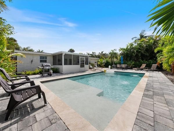 1280 Embassy LN, NAPLES, FL 34104