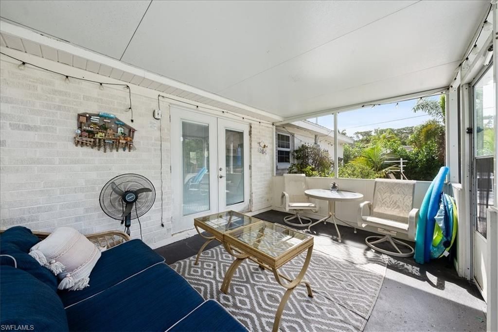 1280 Embassy Ln, Naples, FL 34104 Photo