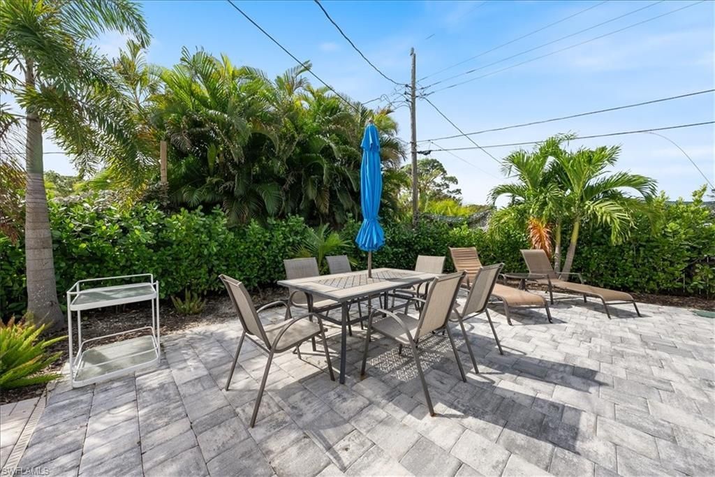 1280 Embassy Ln, Naples, FL 34104 Photo