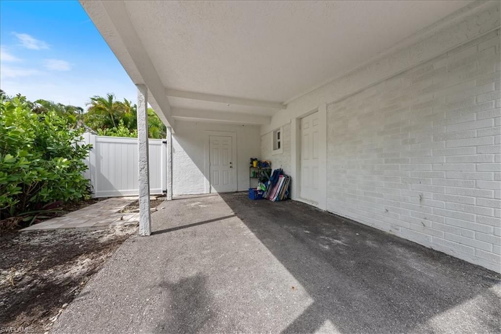 1280 Embassy Ln, Naples, FL 34104 Photo