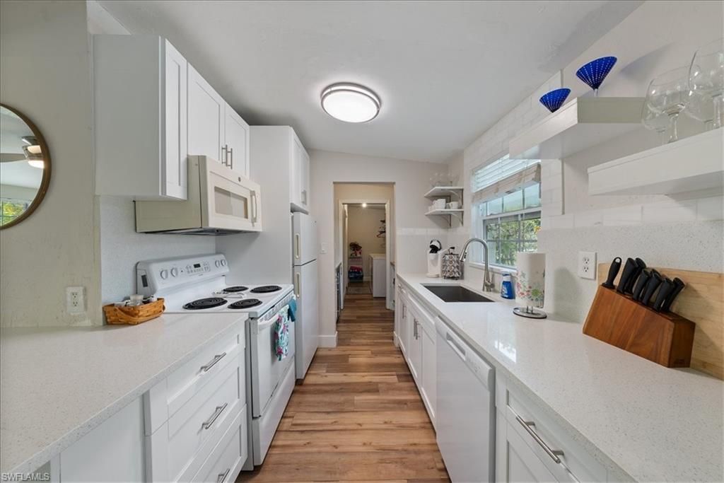 1280 Embassy Ln, Naples, FL 34104 Photo