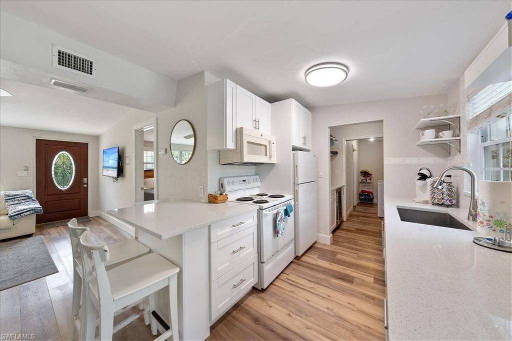 1280 Embassy Ln, Naples, FL 34104 Photo