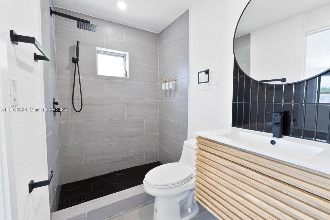 75 NW 125th St, North Miami, FL 33168 Photo