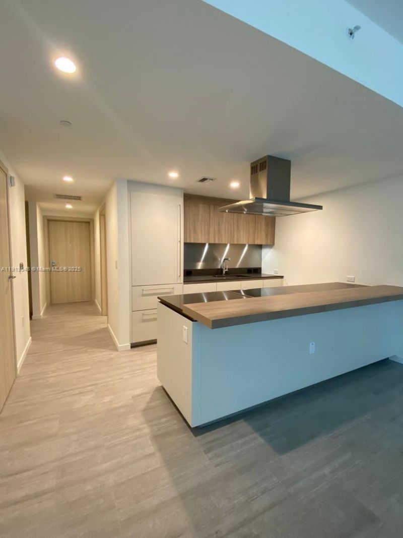 1000 Brickell Plz, Unit 3207, Miami, FL 33131 Photo