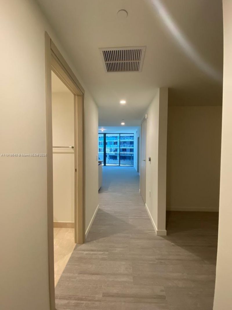 1000 Brickell Plz, Unit 3207, Miami, FL 33131 Photo