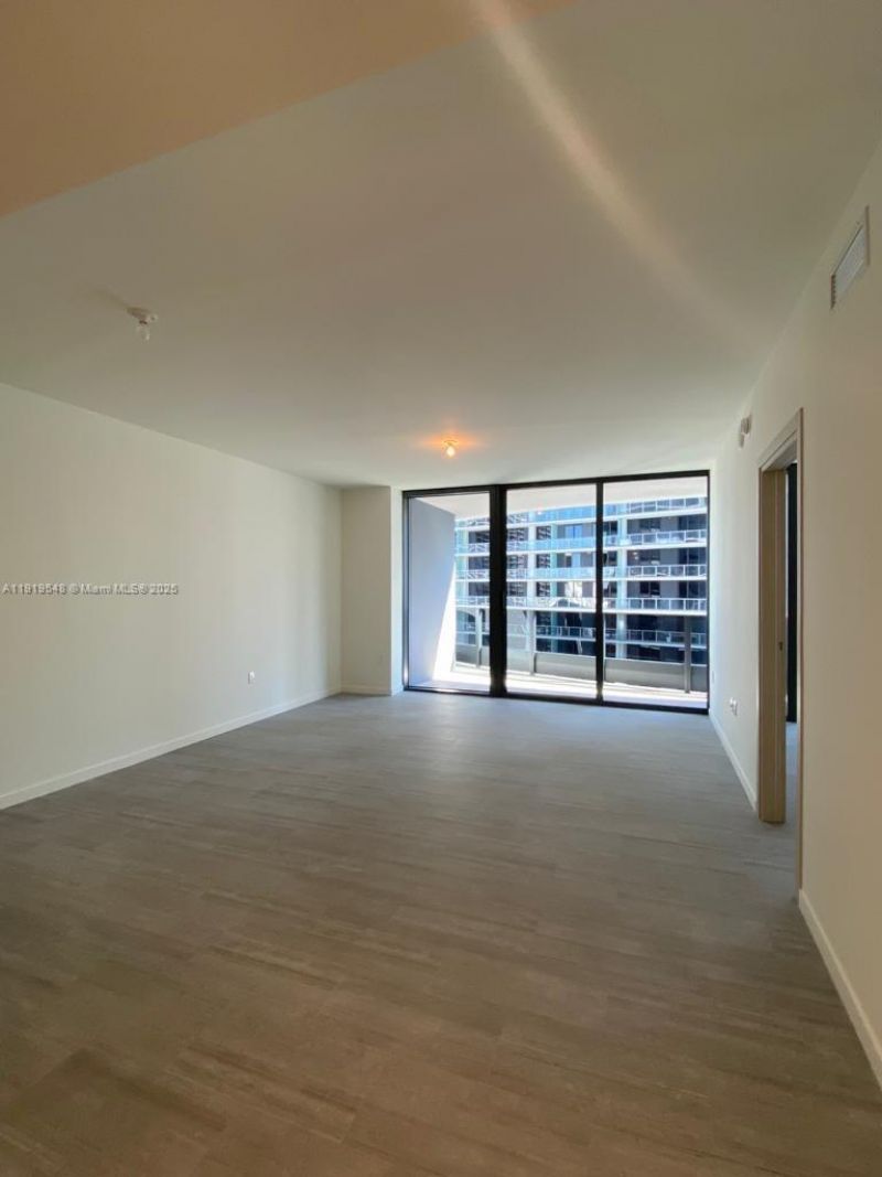 1000 Brickell Plz, Unit 3207, Miami, FL 33131 Photo