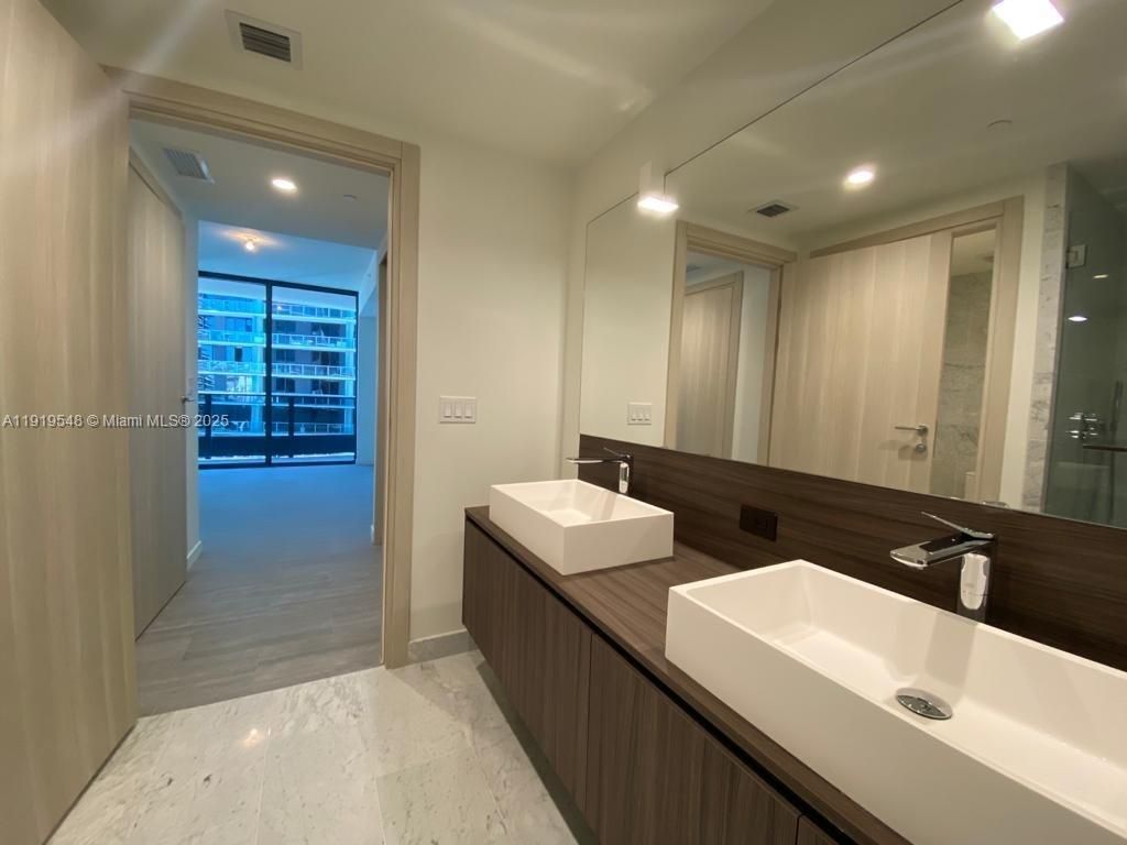 1000 Brickell Plz, Unit 3207, Miami, FL 33131 Photo