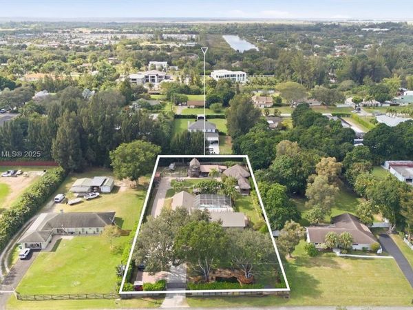 5601 SW 195th Ter, Southwest Ranches, FL 33332