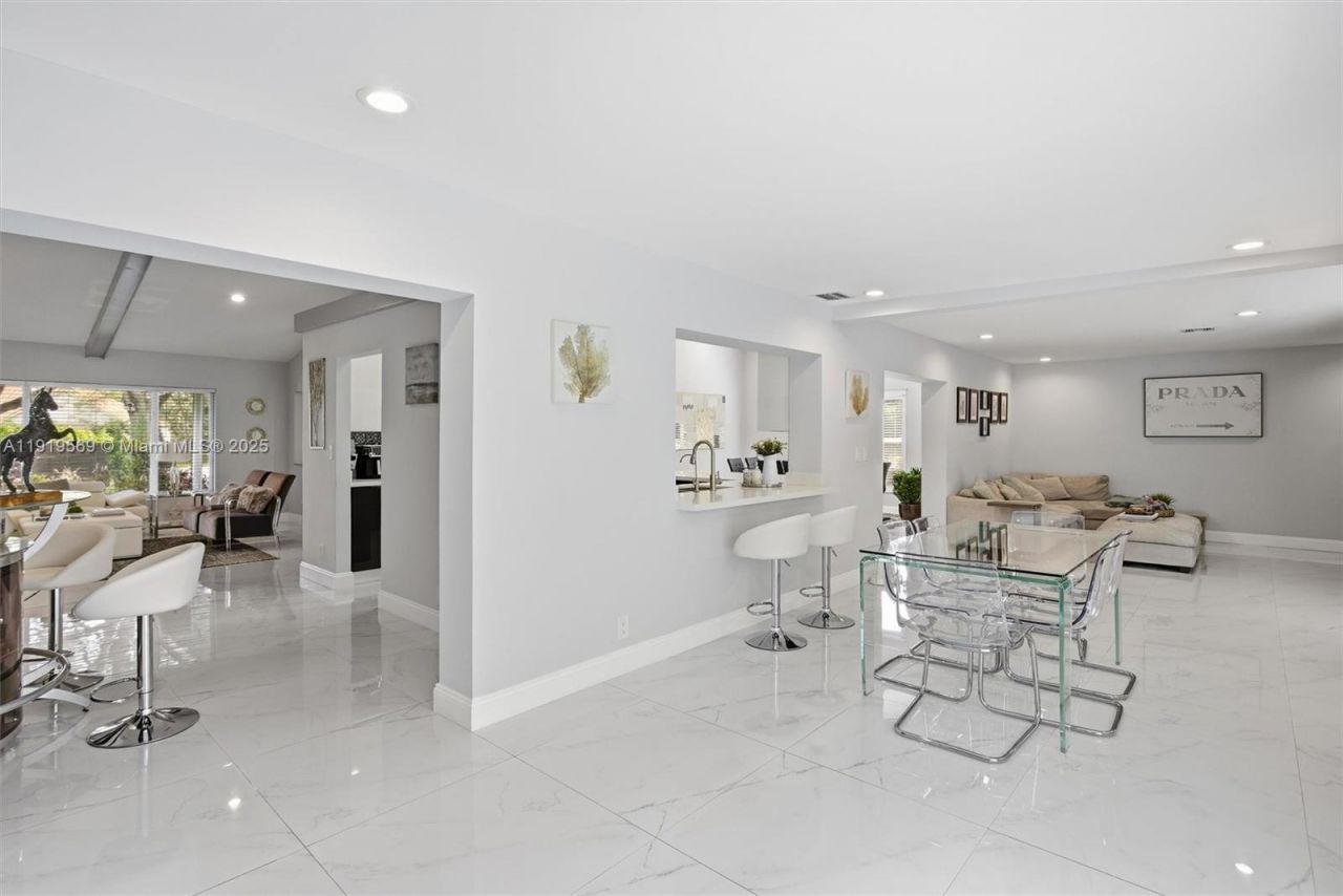 5601 SW 195th Ter, Southwest Ranches, FL 33332 Photo