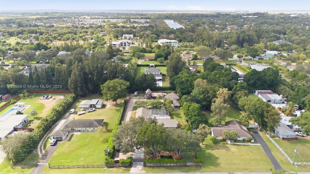 5601 SW 195th Ter, Southwest Ranches, FL 33332 Photo