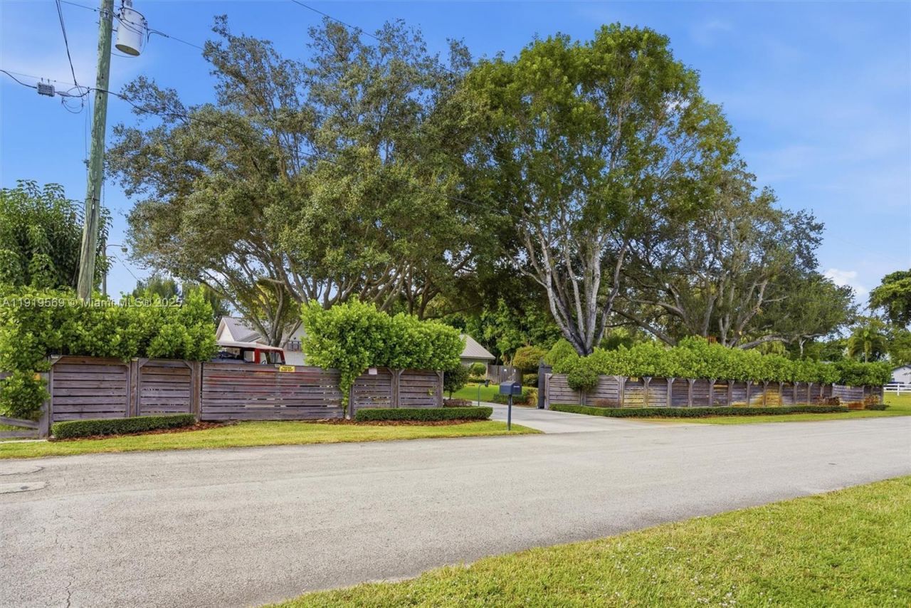 5601 SW 195th Ter, Southwest Ranches, FL 33332 Photo