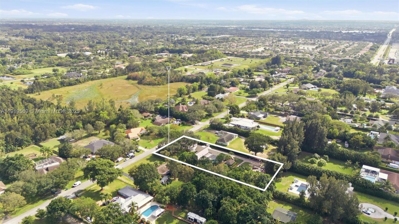 5601 SW 195th Ter, Southwest Ranches, FL 33332 Photo