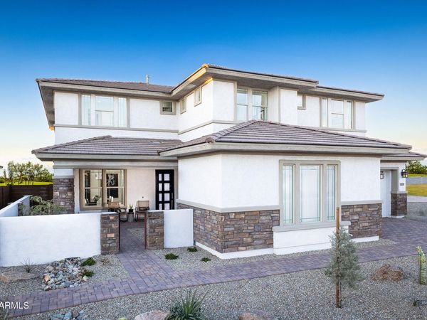 8520 W SOLANO Drive, Glendale, AZ 85305