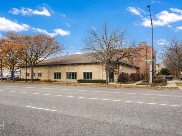 1900 W Peterson Avenue, Chicago, IL 60660