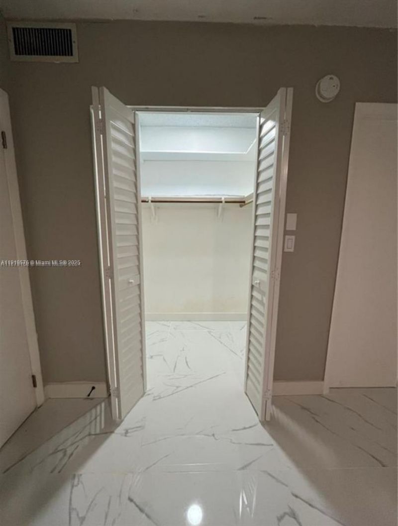 5102 NW 36th St, Unit 605, Lauderdale Lakes, FL 33319 Photo