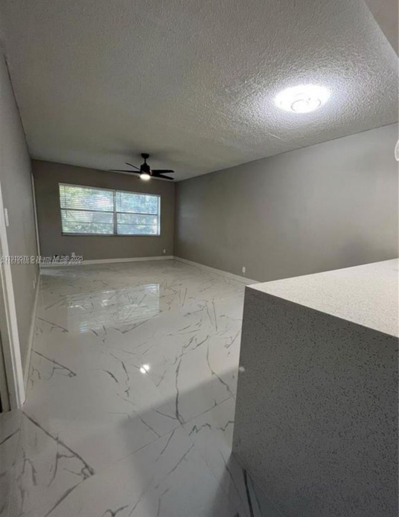 5102 NW 36th St, Unit 605, Lauderdale Lakes, FL 33319 Photo