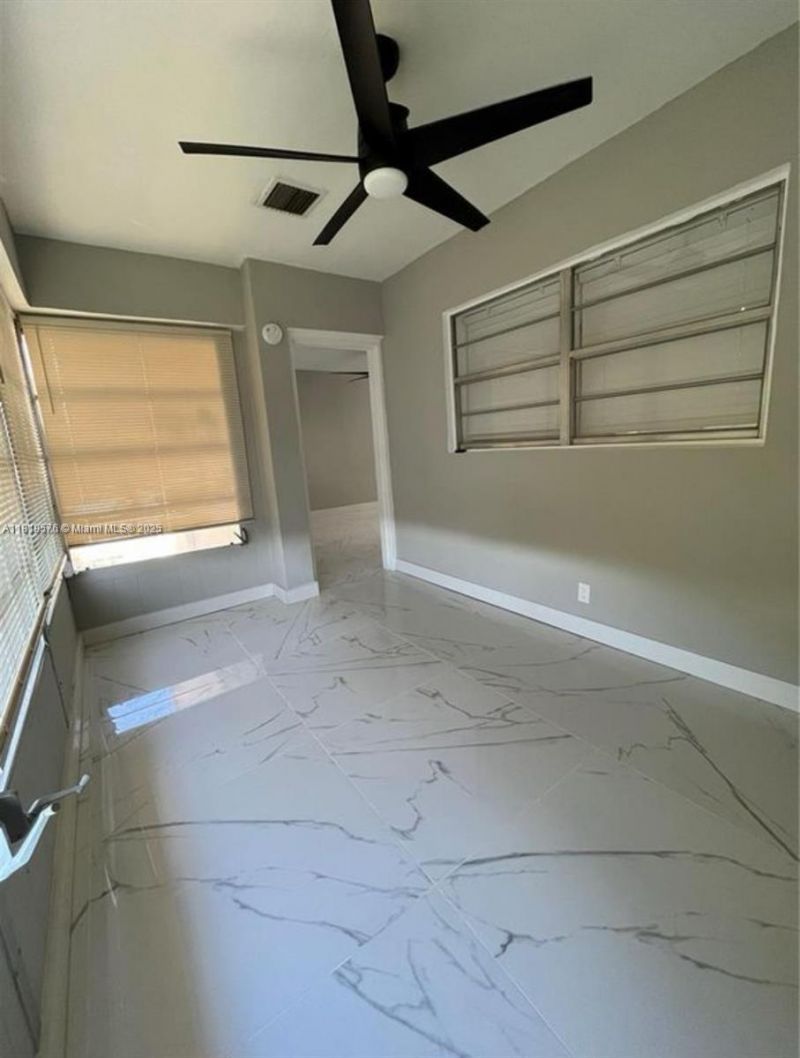 5102 NW 36th St, Unit 605, Lauderdale Lakes, FL 33319 Photo
