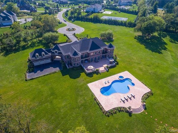 16 Evergreen Way, Old Brookville, NY 11545