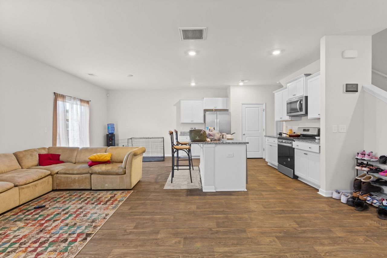 126 Lagoona Drive Photo 4