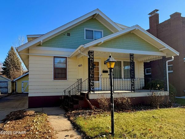 425 ASH Street , Crookston, MN 56716