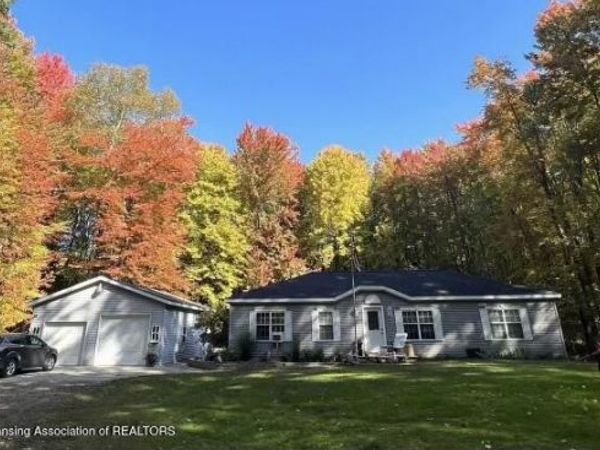 1475 Stalhood Drive, Kent City, MI 49330