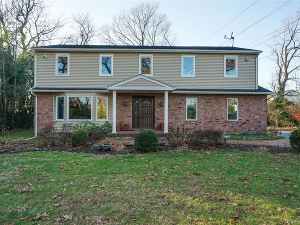 1041 Glen Cove Avenue, Roslyn Harbor, NY 11576