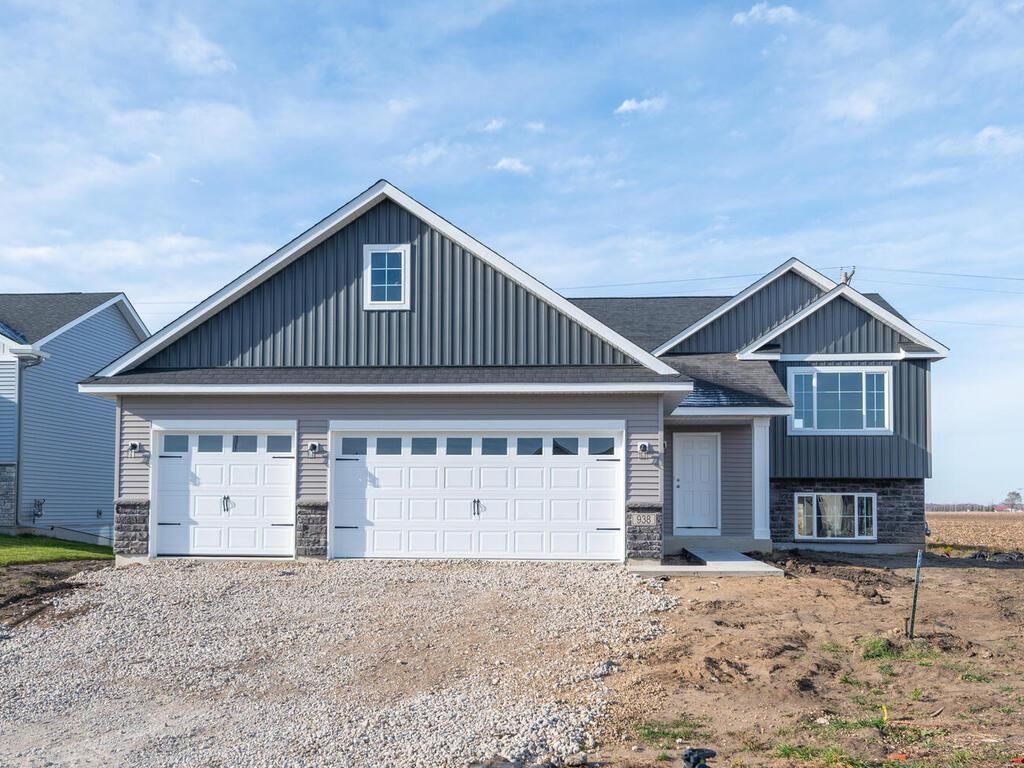 938 Prestwick Drive, Belle Plaine, MN 56011 Main Photo