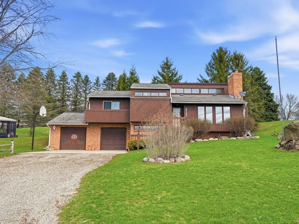 2725 Cooley Lake Road, Highland, MI 48356
