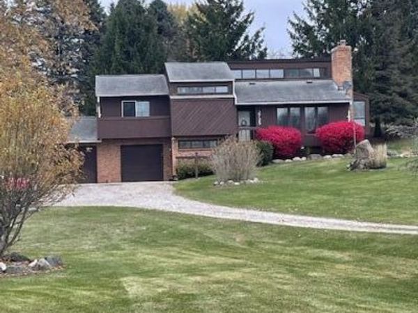 2725 Cooley Lake Road, Highland, MI 48356