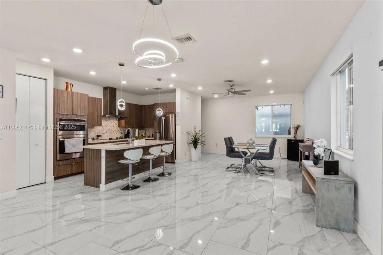 6680 NW 102nd Path, Doral, FL 33178 Photo